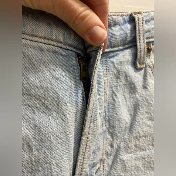 Abercrombie Dad Shorts, Light Wash with cuffs - Size 29 (8) - Picture 3 of 4